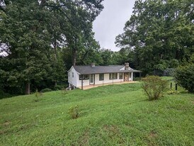 2207 19th Ave SE in Hickory, NC - Building Photo