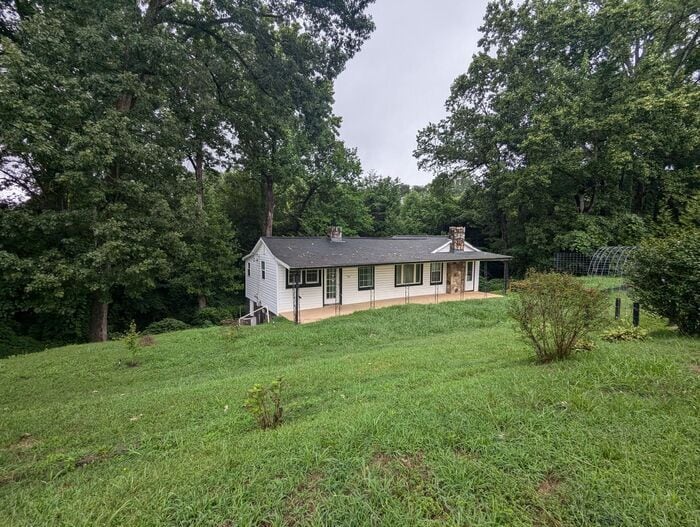 2207 19th Ave SE in Hickory, NC - Building Photo