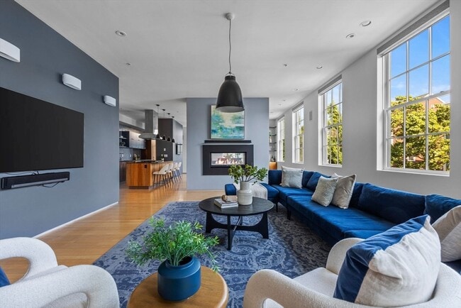 property at 618 E 2nd St