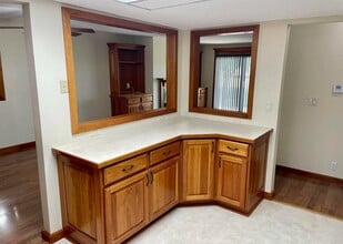 514 E Olive St in Marshalltown, IA - Building Photo - Building Photo