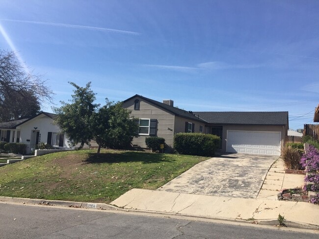 2904 Fordham St in Bakersfield, CA - Building Photo - Building Photo