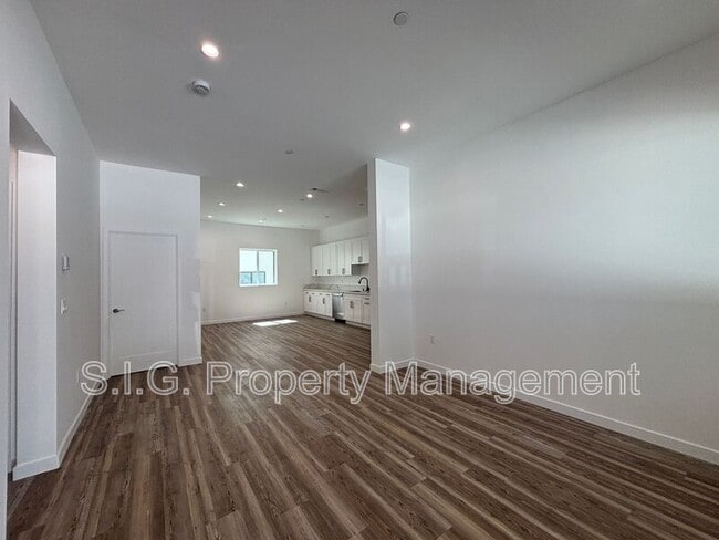 6727 Alcove Ave in Los Angeles, CA - Building Photo - Building Photo