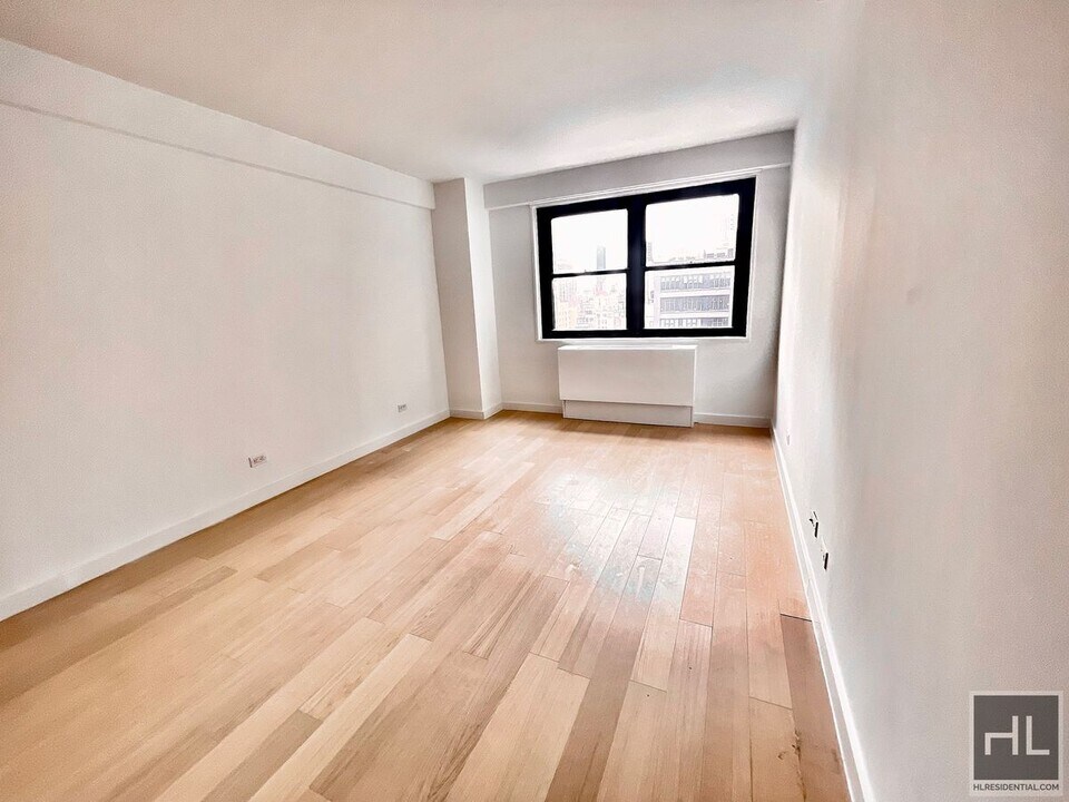 East 39th Street in New York, NY - Building Photo