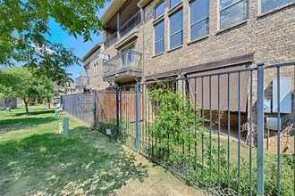 1605 Brook Glen Dr in Euless, TX - Building Photo - Building Photo