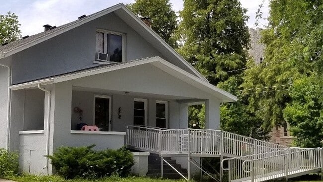 property at 1102 Chicago St