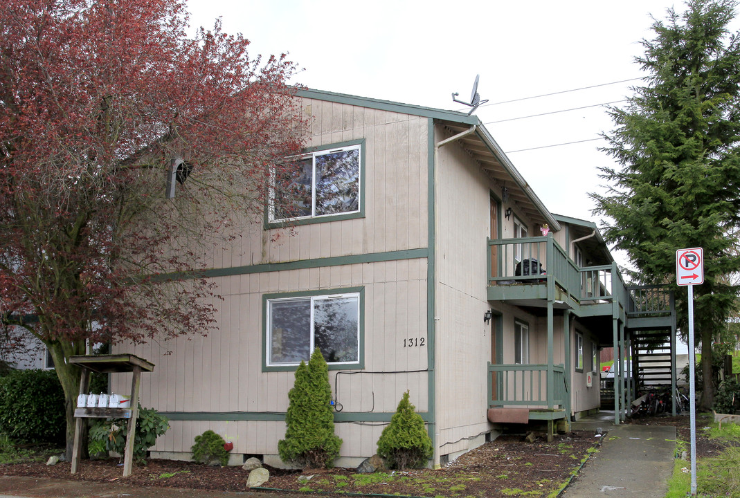 1312 Chestnut St in Everett, WA - Building Photo