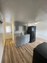 903 Slate Ave NW in Albuquerque, NM - Foto de edificio - Building Photo