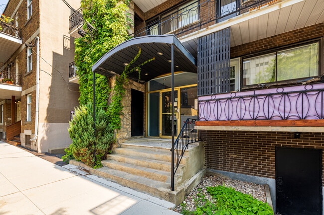 2131 De Champlain Rue