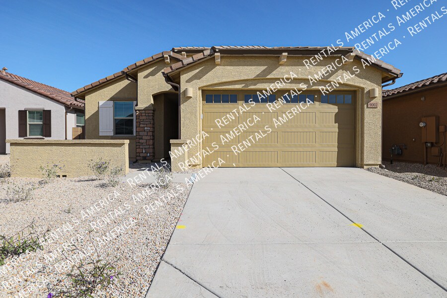9002 W Rancho Dr in Glendale, AZ - Building Photo