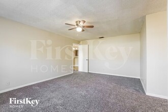 1051 Shepherd Ave in Deltona, FL - Foto de edificio - Building Photo