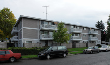 Ludwig Apartments in Tacoma, WA - Building Photo - Building Photo