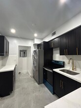 1085 NW 140th St in Miami, FL - Building Photo - Building Photo