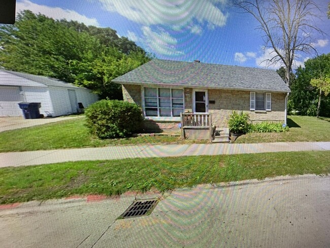 property at 5525 N Long Island Dr