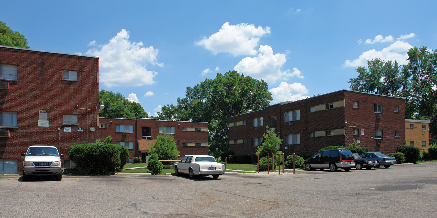 Chardon Park Apartments in Cincinnati, OH - Building Photo