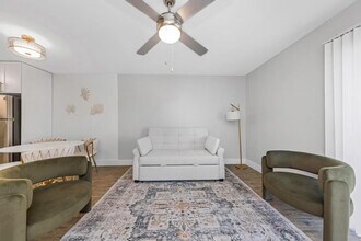 4355 FL-60 in Tampa, FL - Building Photo - Building Photo