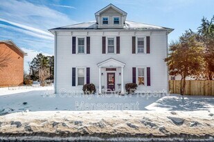 8753 Signal Hill Rd in Manassas, VA - Building Photo