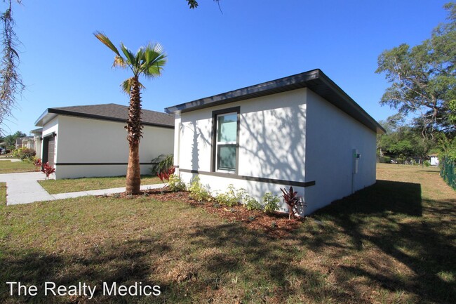 1820 Snapper Dr in Poinciana, FL - Building Photo - Building Photo