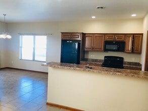 21-23 Hanfield Ct in Surrey, ND - Building Photo - Building Photo
