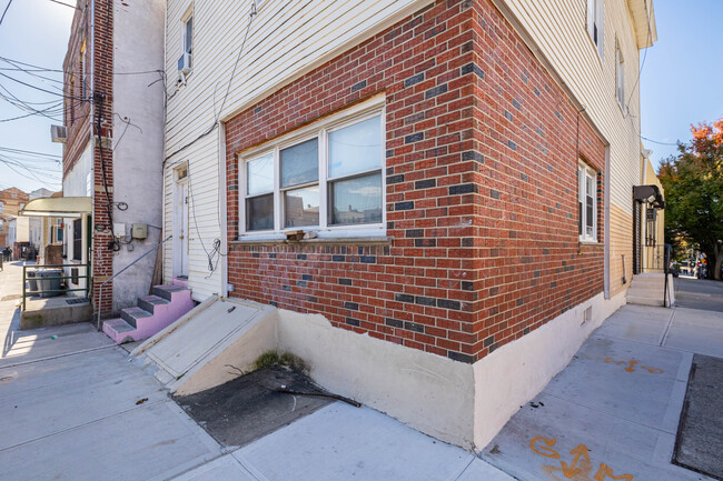 5302 103rd St in Corona, NY - Building Photo - Building Photo