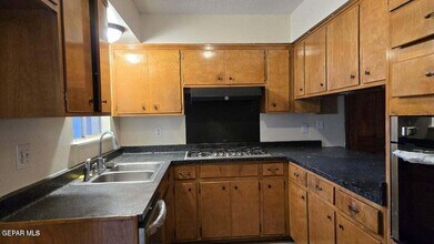 10301 Bayo Ave in El Paso, TX - Foto de edificio - Building Photo