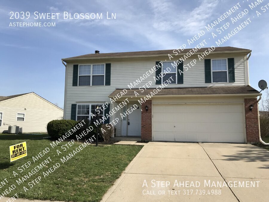 2039 Sweet Blossom Ln in Indianapolis, IN - Building Photo