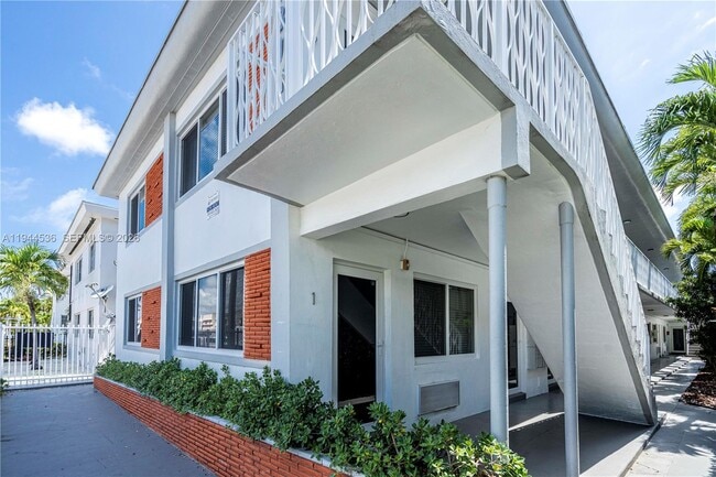 7311 Byron Ave in Miami Beach, FL - Building Photo - Building Photo