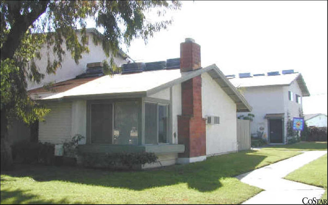 10522 Torrington Cir in Westminster, CA - Foto de edificio - Building Photo