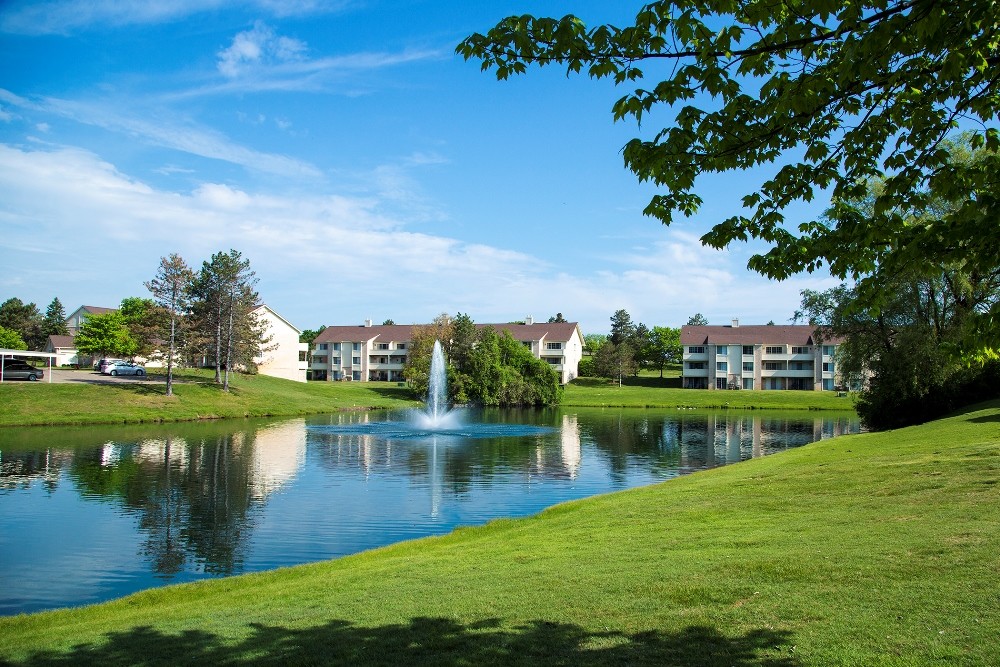 Aldingbrooke Apartments in West Bloomfield, MI - Building Photo