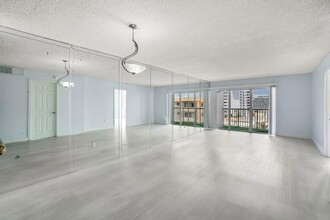 6855 Abbott Ave in Miami Beach, FL - Building Photo - Building Photo