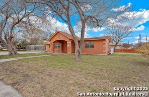3323 W Woodlawn Ave in San Antonio, TX - Building Photo - Building Photo