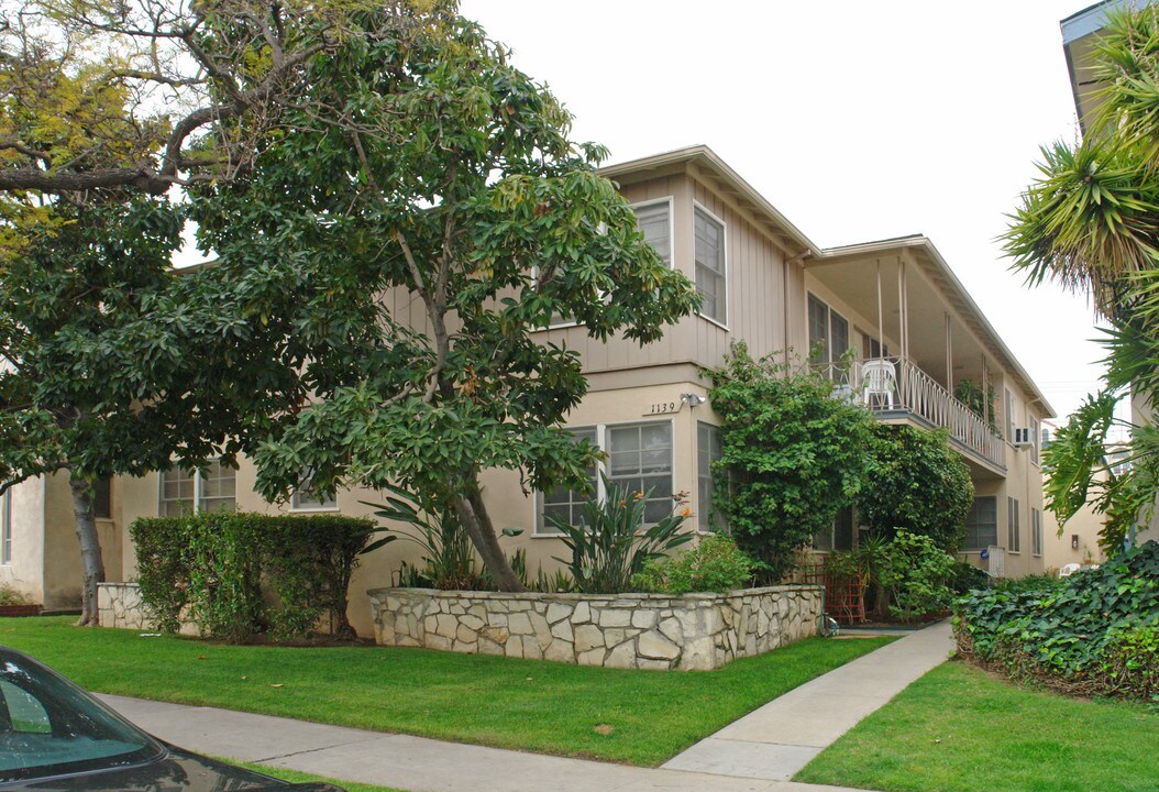 1139 Glenville Dr in Los Angeles, CA - Building Photo