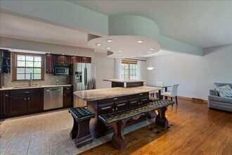 33 Half Day Rd in Lincolnshire, IL - Building Photo - Building Photo