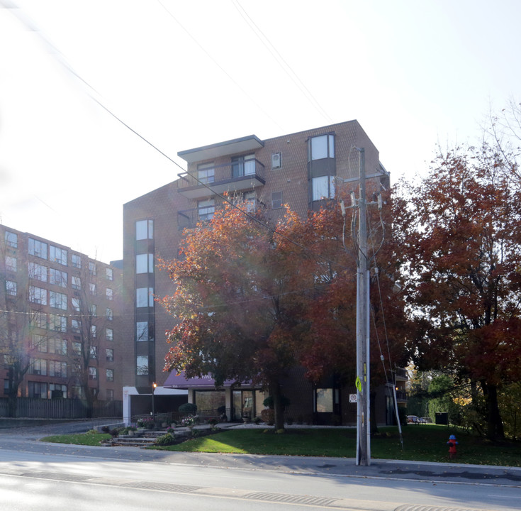 Carrington Place in Hamilton, ON - Building Photo