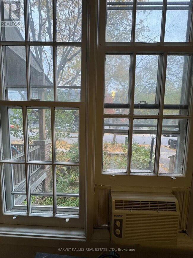 676 Huron St in Toronto, ON - Building Photo - Building Photo