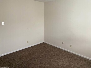 1821 Sanford Dr-Unit -1 in Little Rock, AR - Foto de edificio - Building Photo