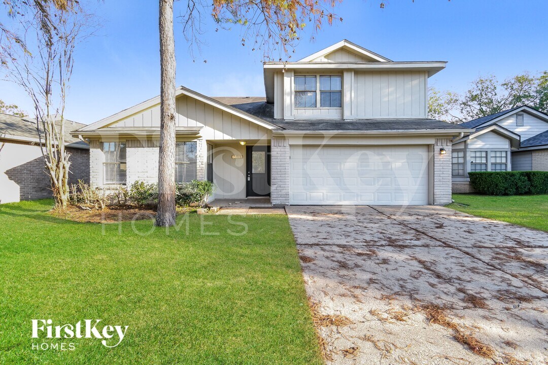 15915 Vista Del Mar Dr in Houston, TX - Building Photo