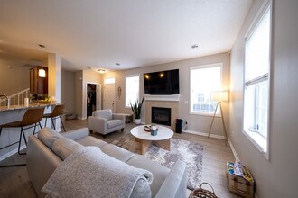 3776 Hazel Trail in Woodbury, MN - Building Photo - Building Photo