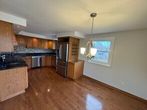 4000 Marlton Cir, Unit 302 in Liverpool, NY - Foto de edificio - Building Photo