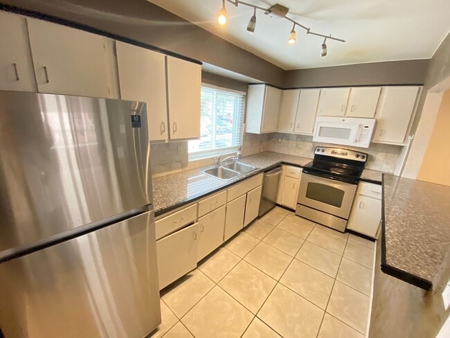 584 Orange Dr, Unit 107 in Altamonte Springs, FL - Building Photo - Building Photo