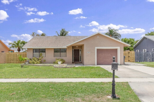 23089 SW 55th Ave in Boca Raton, FL - Foto de edificio - Building Photo