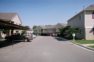 Whitmore Lake Apartments in Whitmore Lake, MI - Foto de edificio - Building Photo