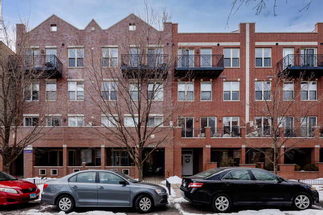 Logan Station in Chicago, IL - Foto de edificio - Building Photo