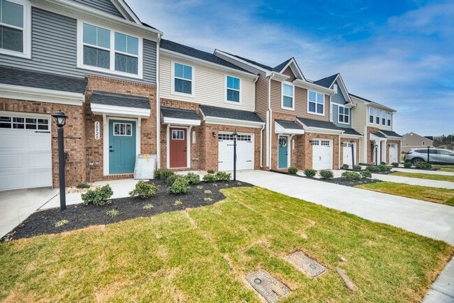10916 Genito Sq Dr in Midlothian, VA - Building Photo - Building Photo