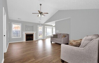 1475 Avoncroft Dr in Fayetteville, NC - Building Photo - Building Photo