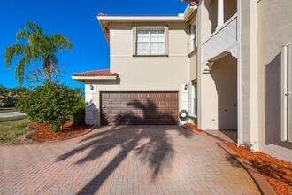 102 Ibisca Terrace in Royal Palm Beach, FL - Building Photo - Building Photo