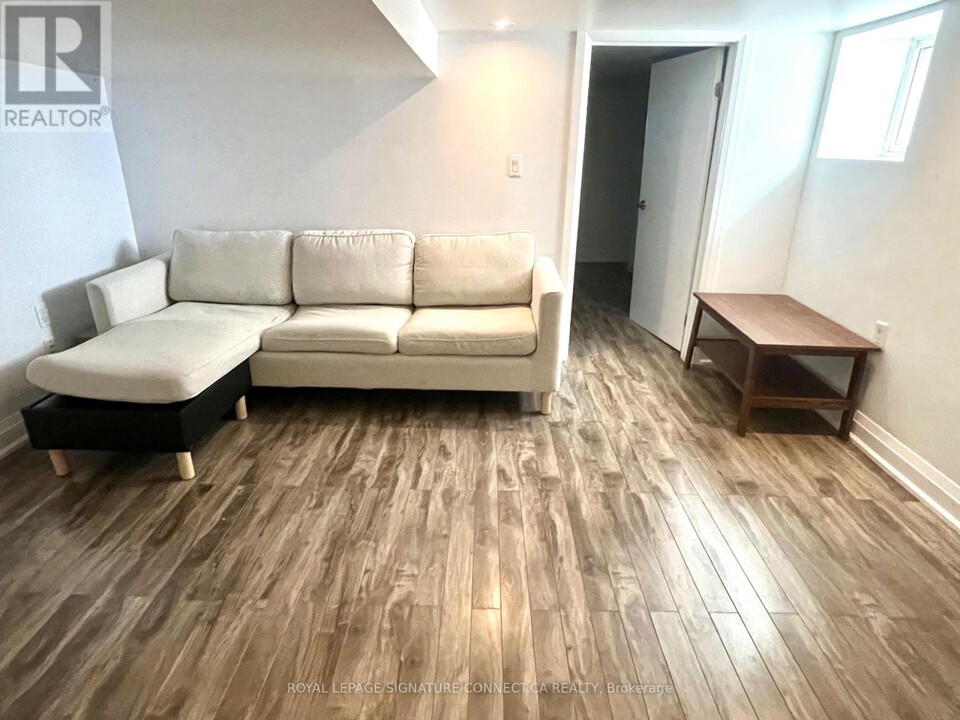 3 Rolyat St in Toronto, ON - Building Photo