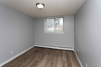 7th Street Apartments in St. Paul, MN - Building Photo - Interior Photo