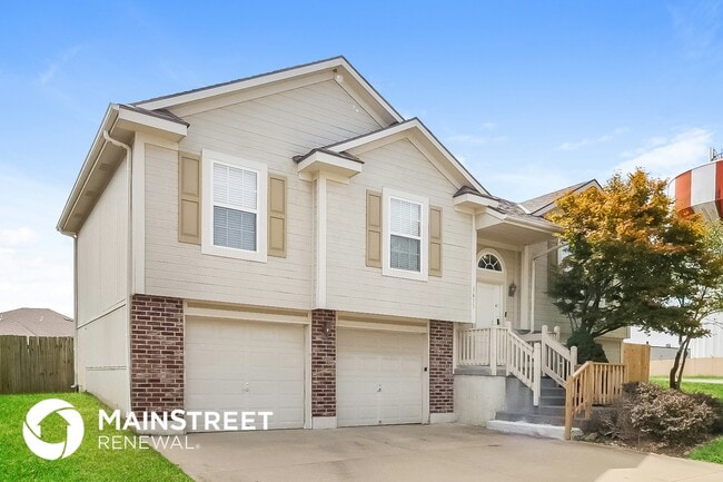 1613 NW High View Dr in Grain Valley, MO - Building Photo - Building Photo