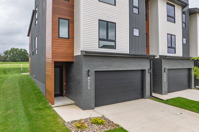 Echo View Townhomes in Norwalk, IA - Building Photo - Building Photo