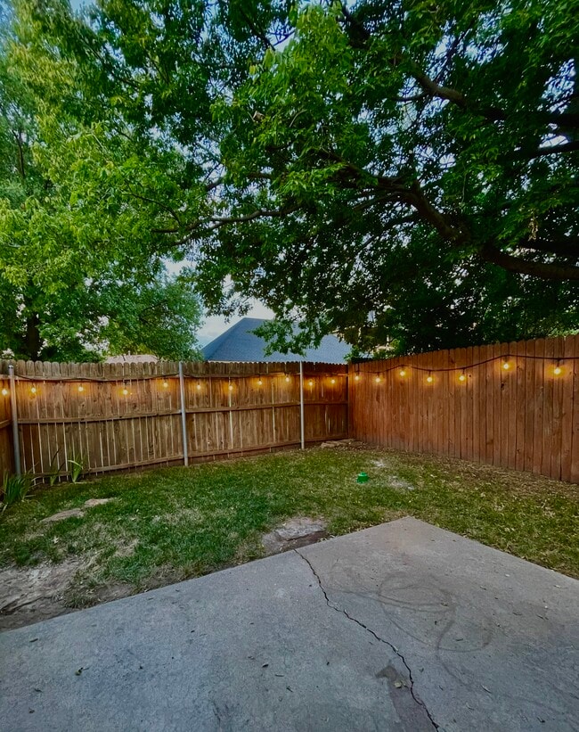 11032 Springhollow Rd in Oklahoma City, OK - Building Photo - Building Photo